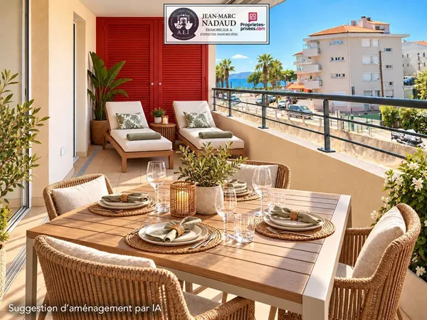 Saint-Raphaël-Vieux Port -T4, 91m2 - grande terrasse - climatisation- 2 grands garages avec espaces 