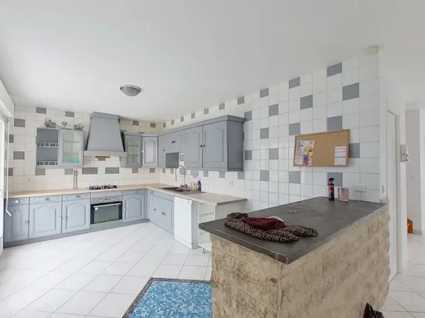 Maison 13 pièces 215 m²