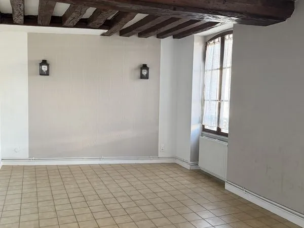 Appartement 2 pièces 49 m² avec poutres apparentes - Chambly, proche gare