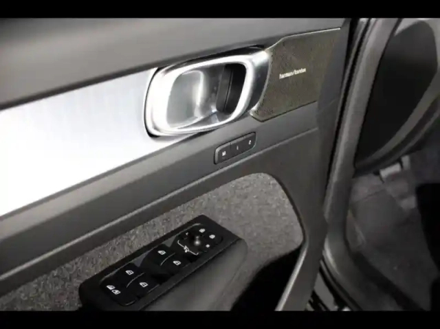 Volvo Xc40 t4 recharge 129 + 82ch plus dct 7 — photo 23