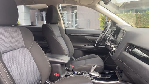 Mitsubishi Outlander 2.4 MIVEC 208 Hybrid  4WD BVA6 - Buisness – 2020 – 90175 km – Hybride rechargeable – Boîte Automatique — photo 17
