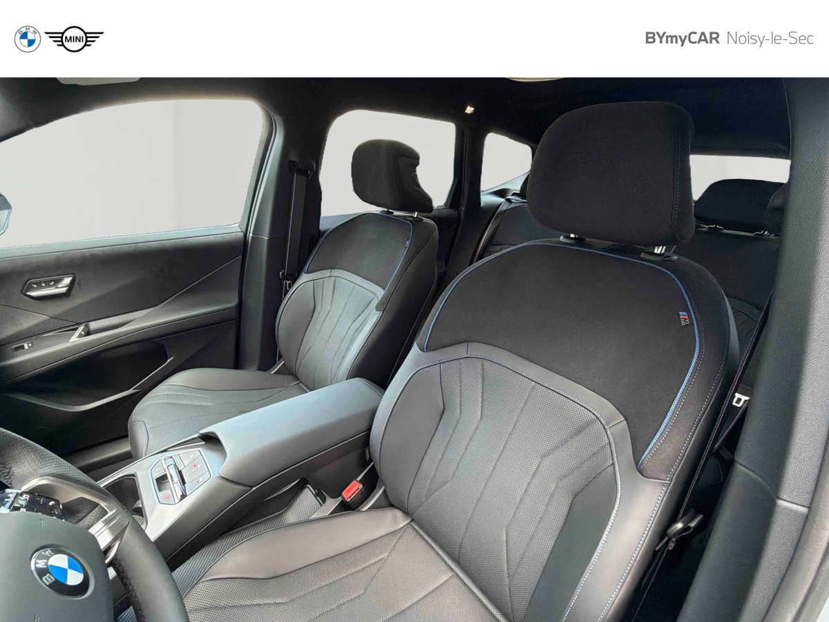 BMW iX3 50 xDrive — photo 11