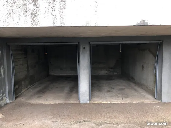 Vends garage fermé dans résidence