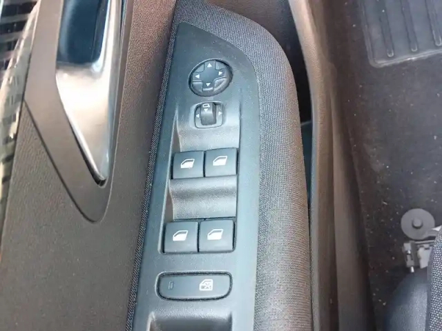 Peugeot 208 puretech 75 s&amp;s bvm5 — photo 28