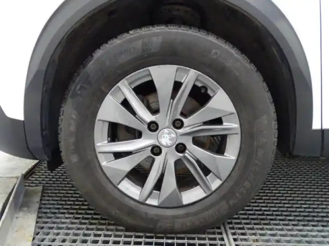 Peugeot 2008 1.2 puretech 130ch s&amp;s active business eat8 7cv — photo 10