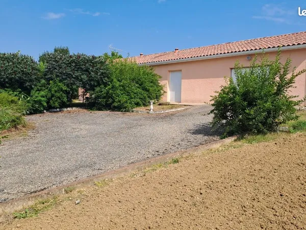 Loue maison plein pied dans hameau