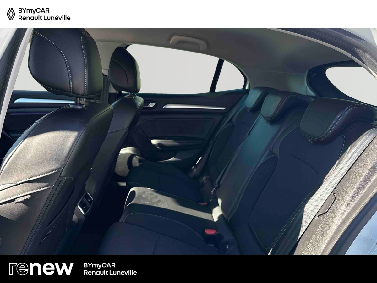 Renault Megane IV Berline Blue dCi 115 — photo 12