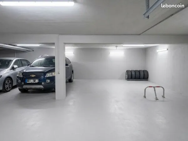 Parking sous-sol sécurisé — Métro Villejuif-Louis Aragon (3 min)