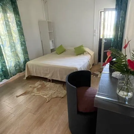 Chambre meublée