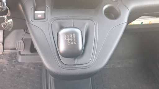 Peugeot Partner 1.2 PureTech 110 - Pro – 2021 – 19444 km – Essence – Boîte Manuelle — photo 5
