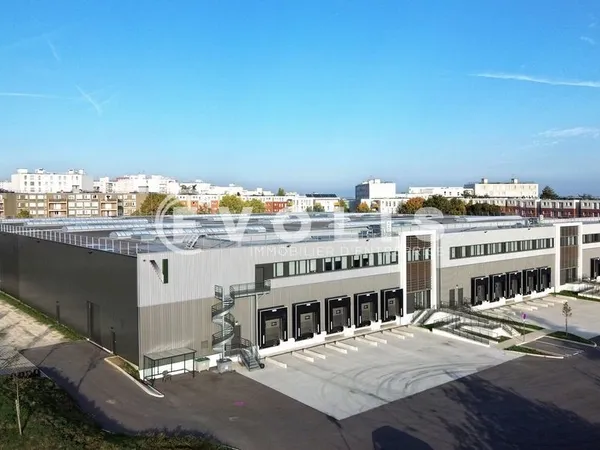 Entrepôts - A LOUER - 12 632 m² divisibles à partir de 2 793 m²