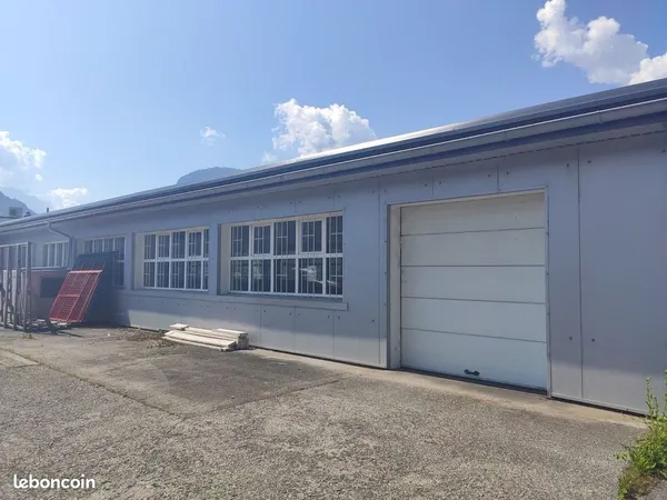 BUREAUX 357 m² CLUSES