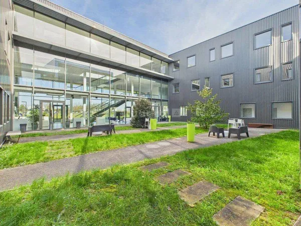 Local d'activité 7850 m²