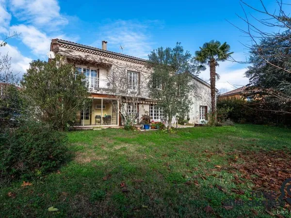 Maison 8 pièces 230 m²