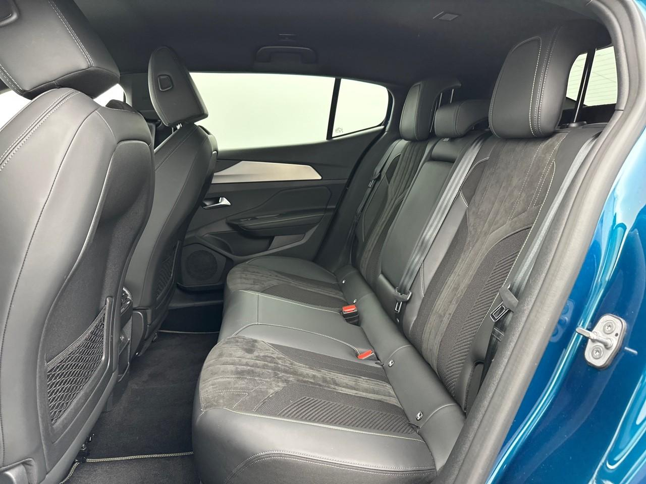 Peugeot 408 phev 225 e-eat8 gt — photo 12