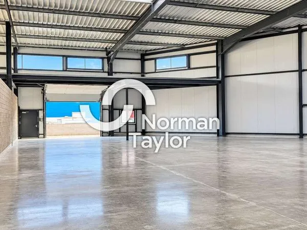 Local d'activité de 288m² à vendre à Lunel Viel