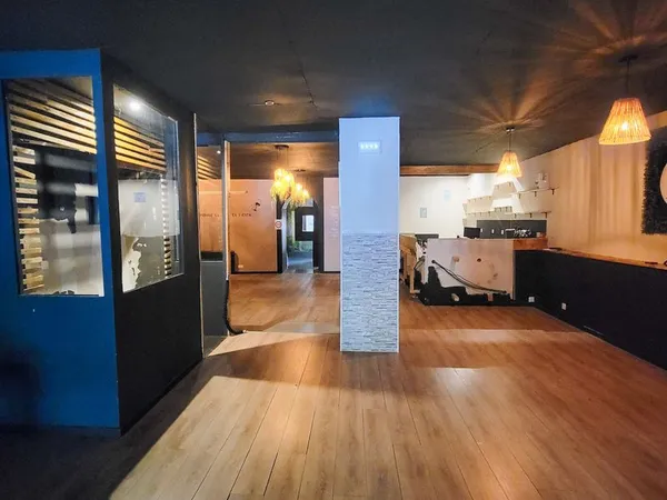Local commercial 210 m² Salon-de-Provence
