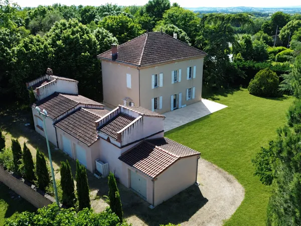 Maison de caractère aux portes d'Albi 198m2 habitables, 97