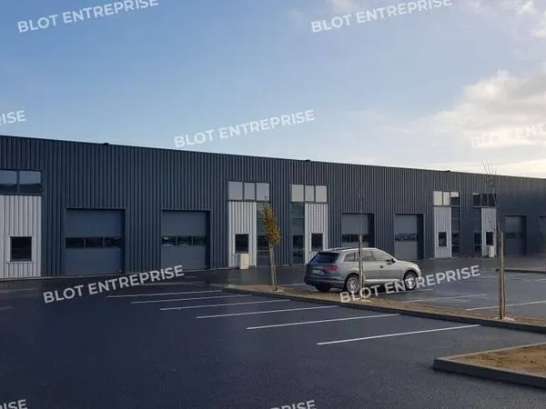 Entrepôt 182 m²