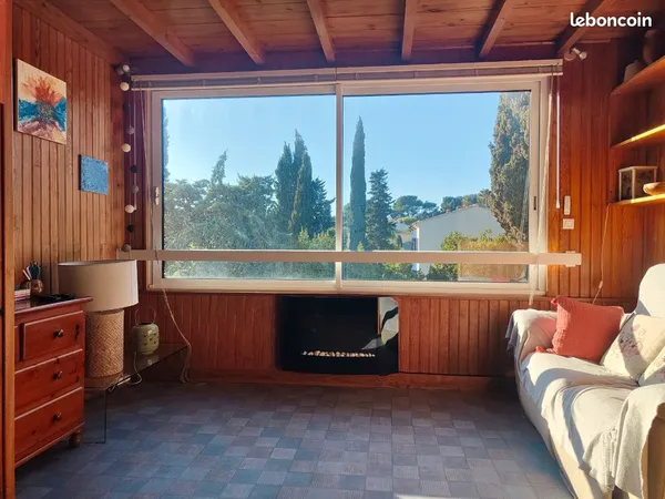 À louer à l'année, joli T3 meublé en duplex entre Sanary-sur-Mer et Bandol