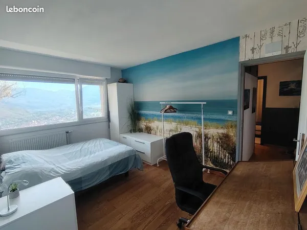 Montchaboud, chambre meublée + salle de bain privative