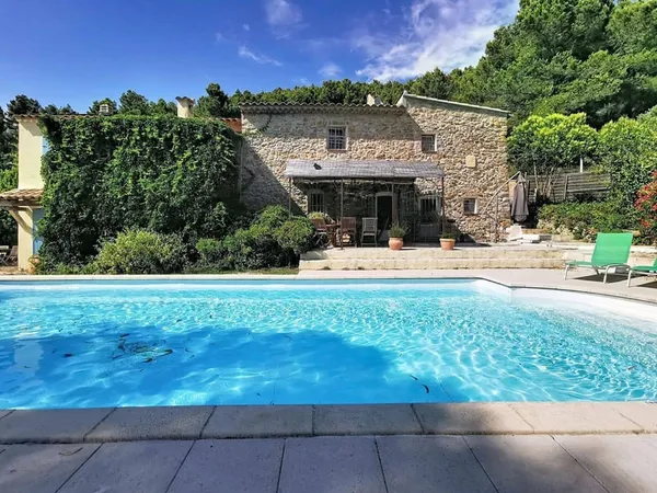 Maison 8 pièces 217 m²