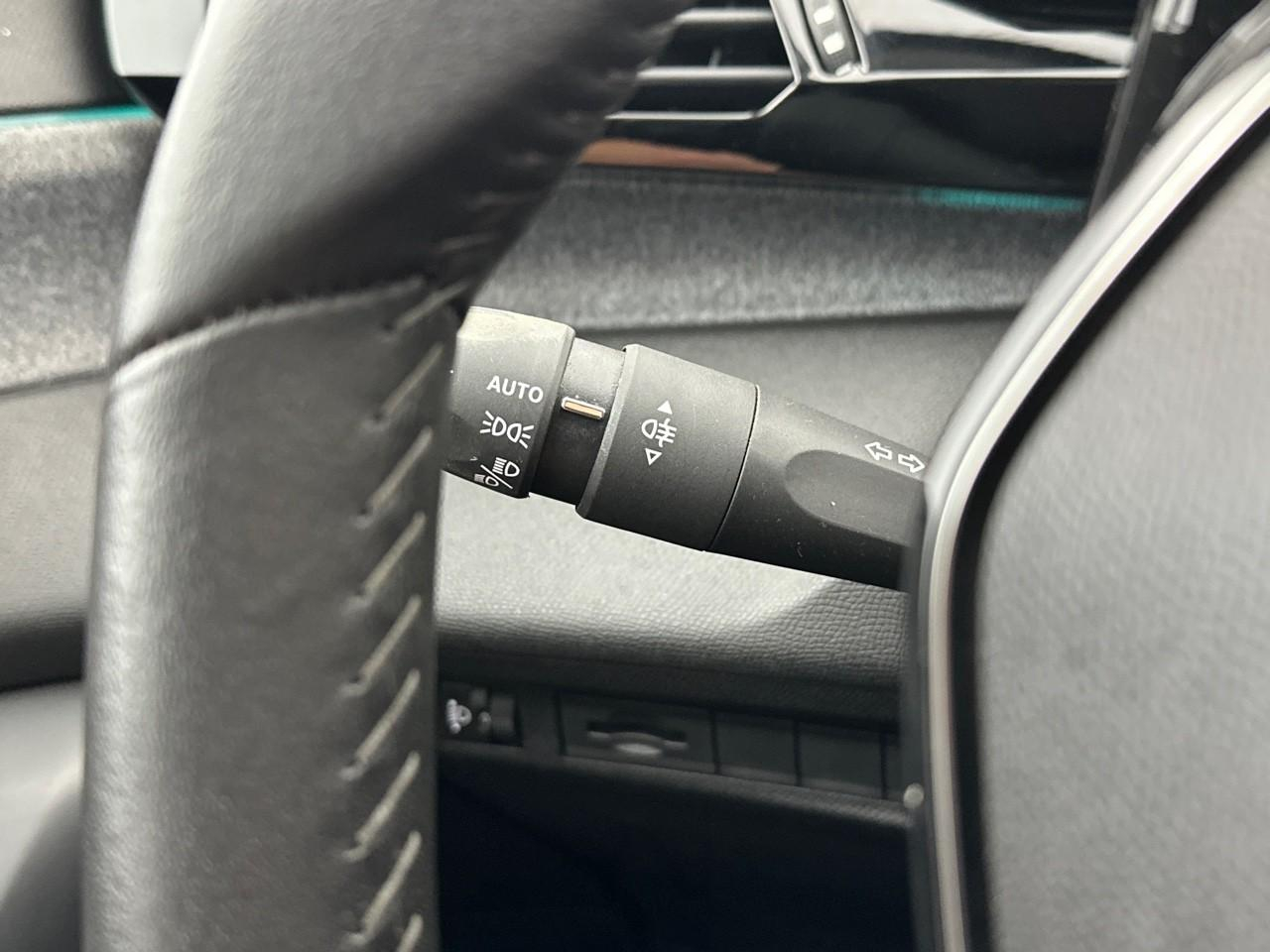 Peugeot 308 puretech 130ch s&s eat8 active pack — photo 17