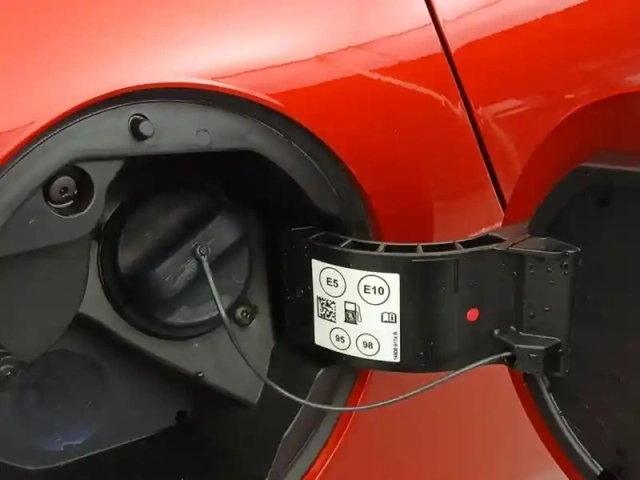Renault Clio 1.6 e-tech 145ch full hybrid evolution - 25b — photo 10