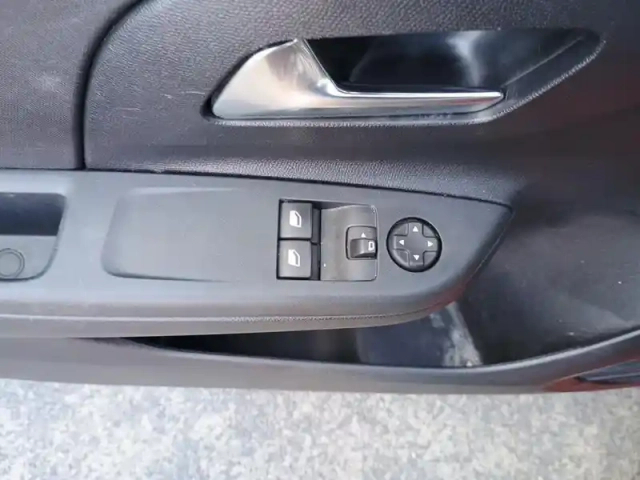 Opel Corsa 1.2 75 ch bvm5 edition — photo 20