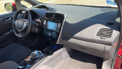 Nissan Leaf 109 24kWh - Acenta – 2013 – 94998 km – Électrique – Boîte Automatique — photo 10