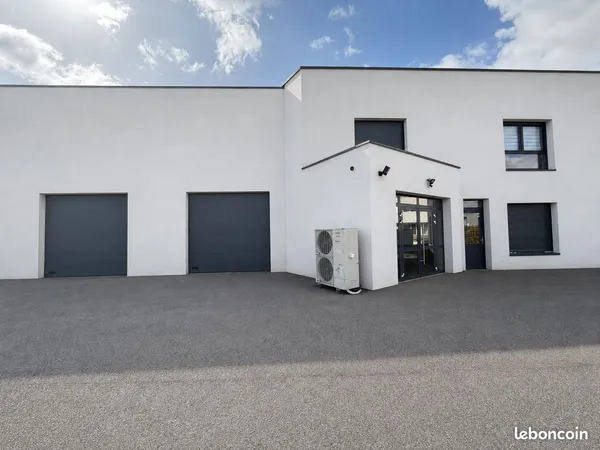 Hangar et bureau