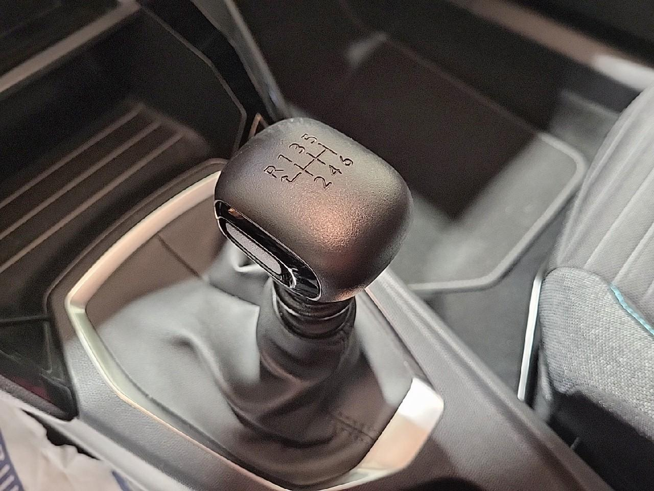 Peugeot 2008 puretech 100 s&s bvm6 style — photo 17