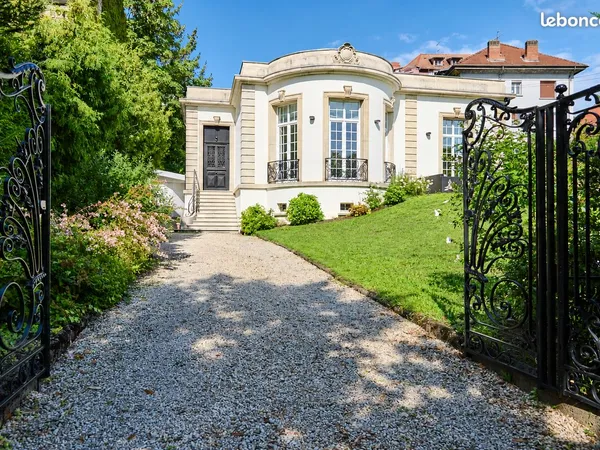 Au coeur de Besançon : Elégante maison avec jardin et terrasse suspendue