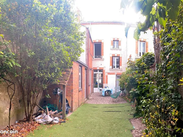 Charmante maison de ville du 19 eme 130 m2 avec 4 grandes chambres jardin interieur sans vis a vis c