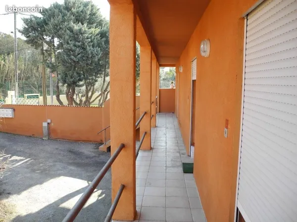 Lot de 3 grands studios avec places de parking, proche centre-ville et plage
