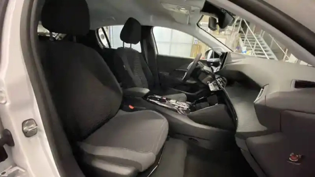 Peugeot 208 electrique 50 kwh 136ch — photo 29