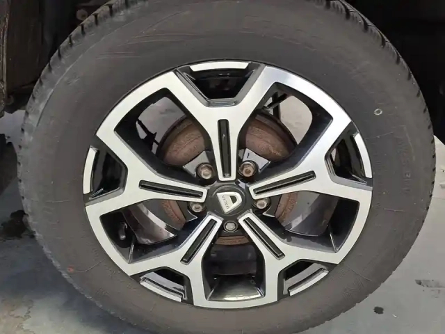 Dacia Duster tce 125 4x4 — photo 14