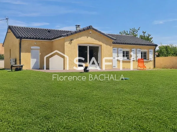 Maison de plain-pied - 4 chambres - Terrain 950 m² sans vis-à-vis entièrement clos - Dépendance