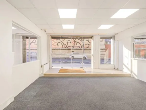 Local 8 pièces 264 m²