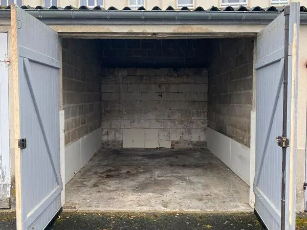 Parking/box 1 pièce 16 m²