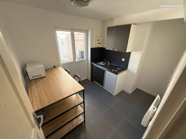 Duplex centre ville de Nesle studio meublé toutes charges comprises