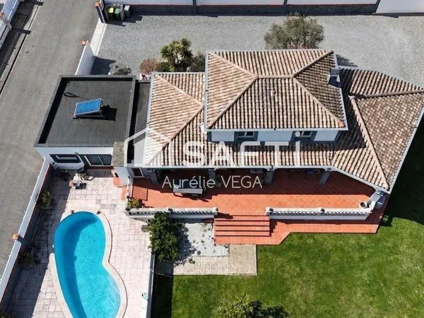 Maison familiale avec piscine, studio indépendant et suite parentale