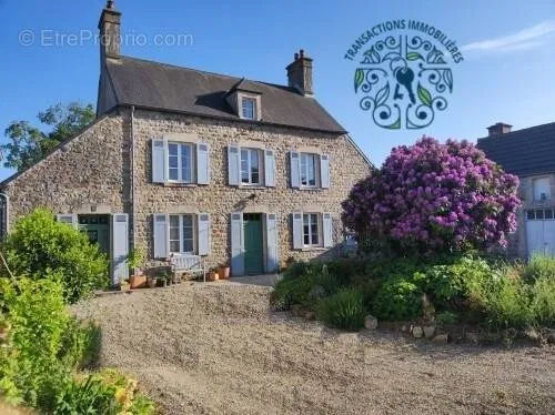 A St Sauveur le Vte, belle maison en excellent état.
