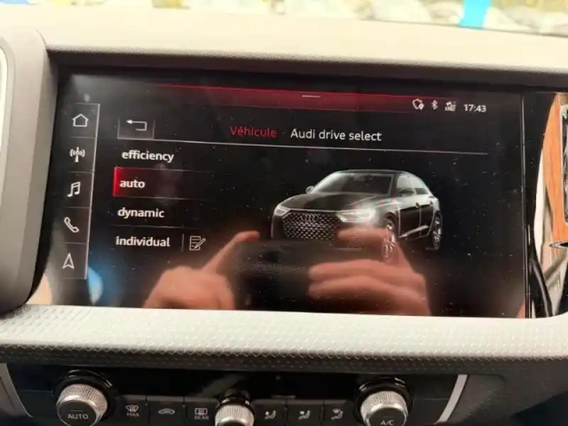 Audi A1 sportback 30 tfsi 116ch design luxe — photo 13