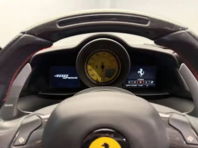 Ferrari 488 4.0 v8 670ch spider — photo 13