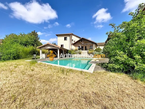 Demeure d'architecte avec piscine - 230 m² - Roche