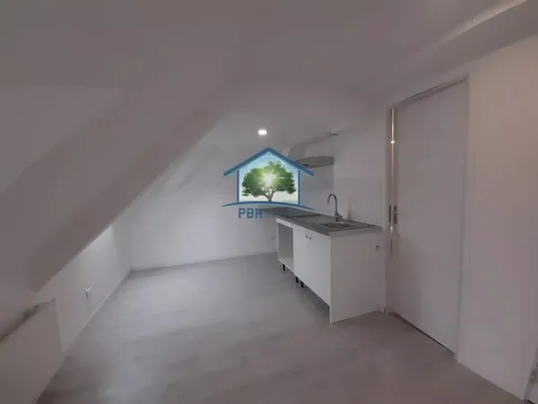 Grand studio 28,30 m² au centre du village de Eygurande
