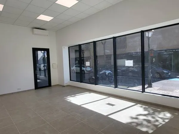 Local commercial 81 m²