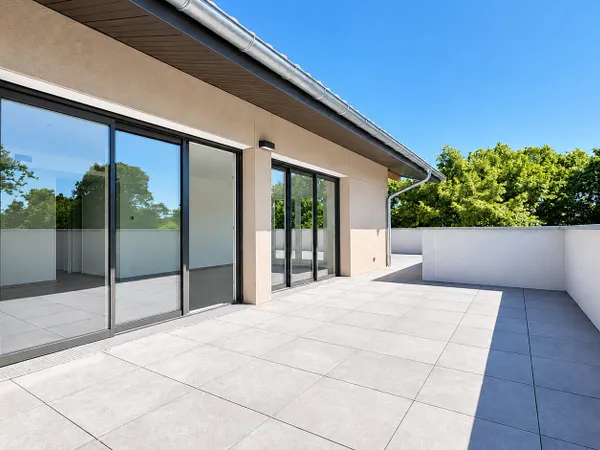 GRANDE TERRASSE DE 114 M2