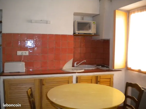 Loue P2 meublé 32m² centre ville NIMES